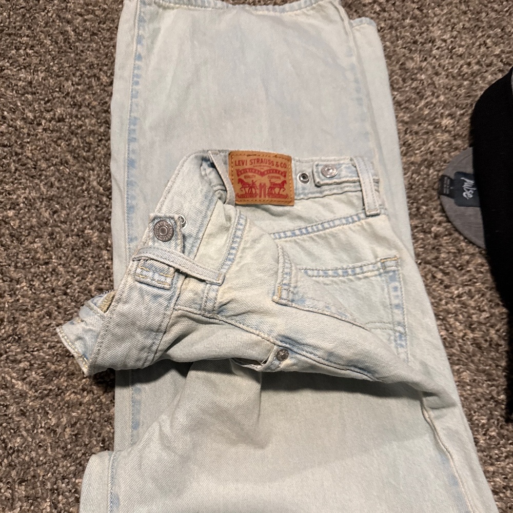 Levi’s cinch baggy jeans